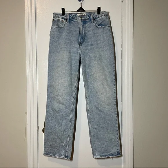 ABERCROMBIE & Fitch Ultra High Rise 90s Straight Jean size 28 - Picture 4 of 10